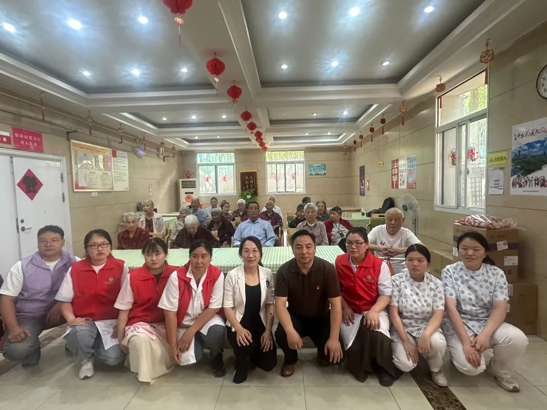 “粽香传情 乐享银龄”—8868体育官网手机登录入口开展端午节关爱长者活动
